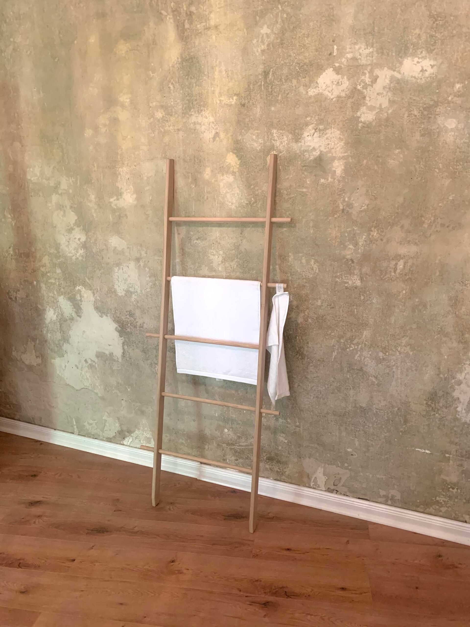 Wooden Towel Ladder / <i>Hölzern Handtuchleiter</i> - Image 10