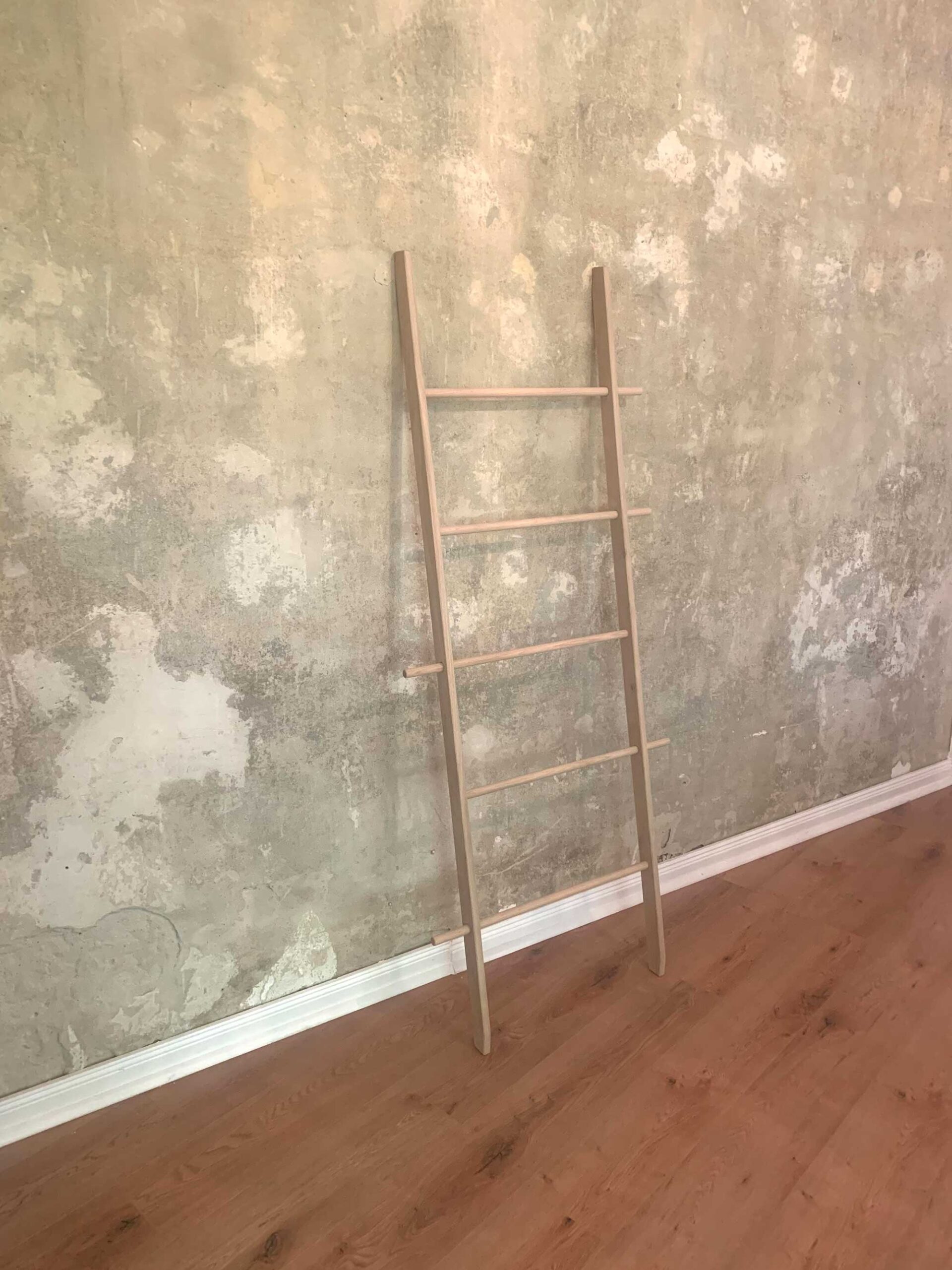 Wooden Towel Ladder / <i>Hölzern Handtuchleiter</i> - Image 13