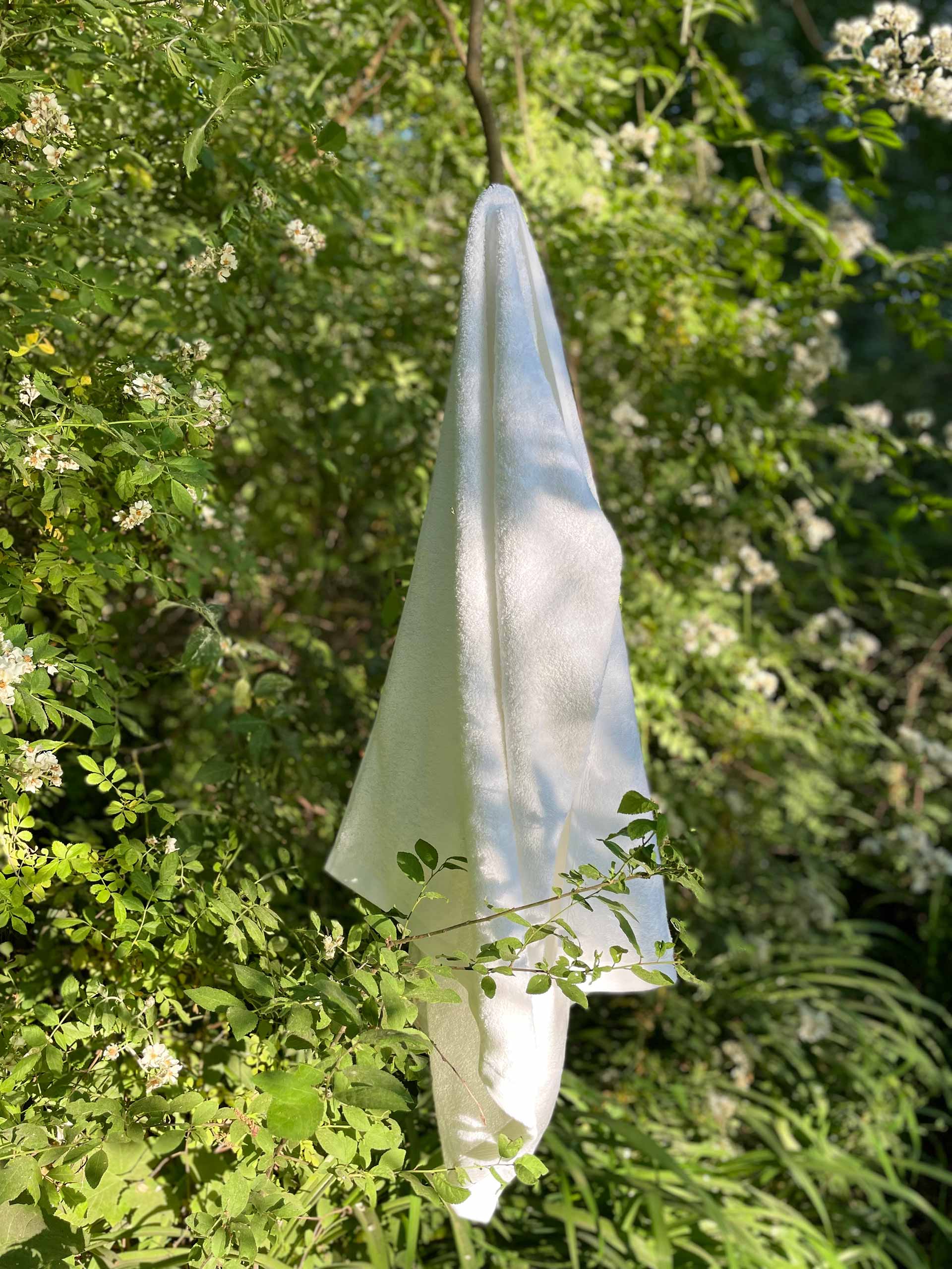White Towels / <i>WEISS TENCEL™ HANDTÜCHER</i>